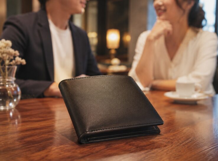 女性にモテる財布とは?女性ウケするブランドとNG例を完全解説