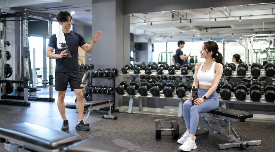 ジムで気に入った女性に話しかける自然な方法とNG行動
